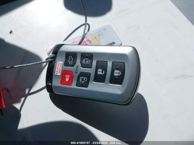 5TDYZ3DC2HS894588 Toyota Sienna Xle Premium 8 Passenger
