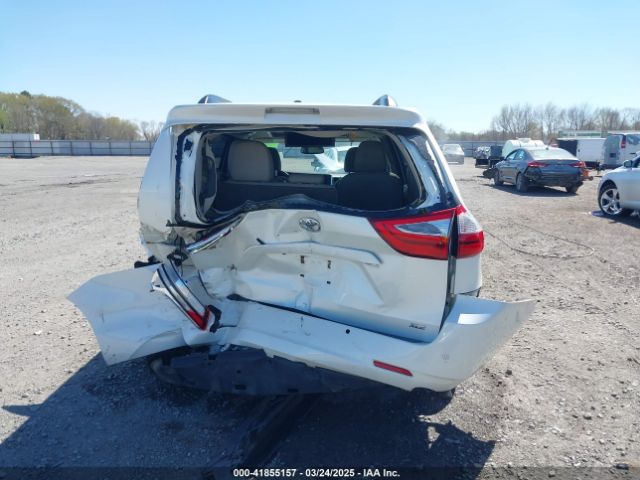 5TDYZ3DC2HS894588 Toyota Sienna Xle Premium 8 Passenger