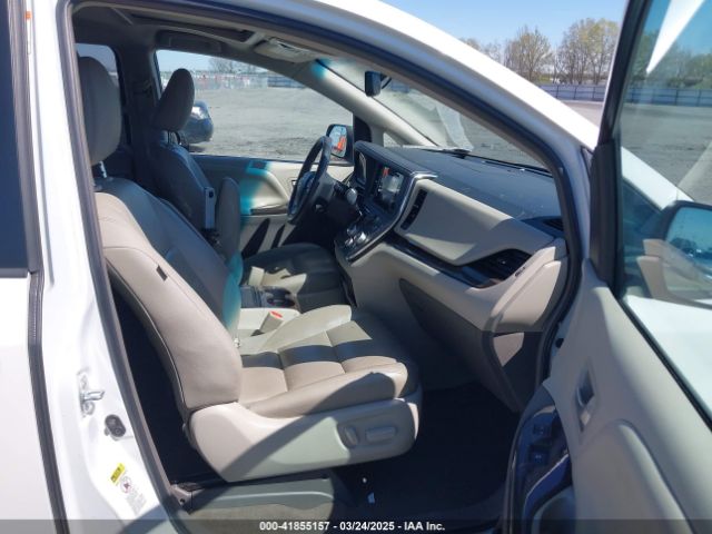5TDYZ3DC2HS894588 Toyota Sienna Xle Premium 8 Passenger