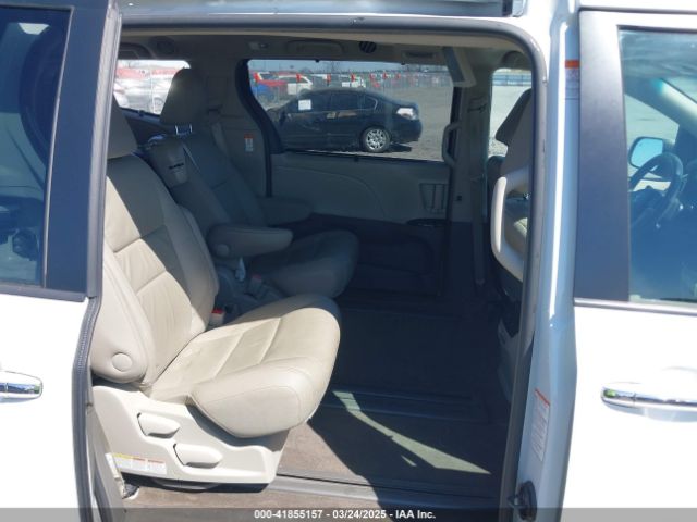 5TDYZ3DC2HS894588 Toyota Sienna Xle Premium 8 Passenger