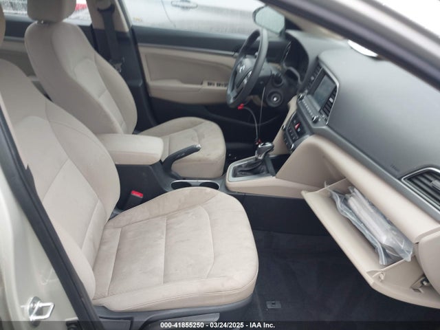 5NPD84LF8JH255145 Hyundai ELANTRA SEL