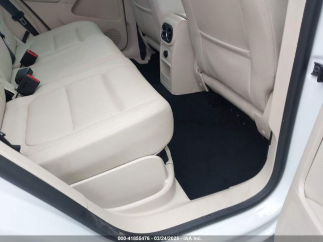 WVGBV7AX5FW584833 Volkswagen TIGUAN SE