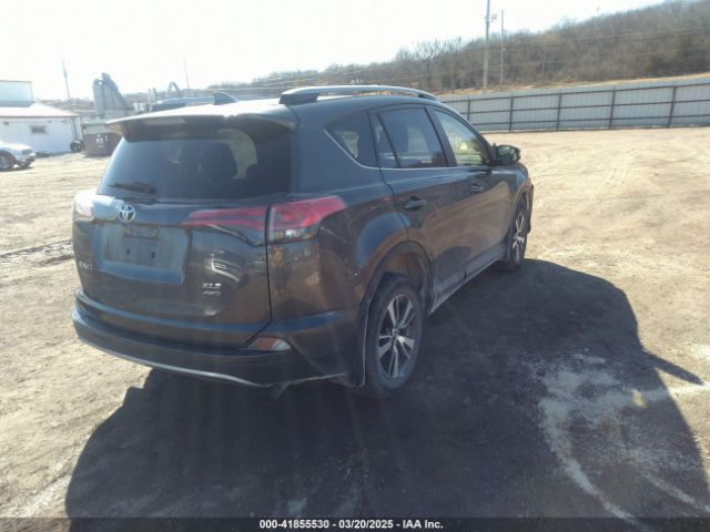 JTMRFREV9JJ742276 Toyota Rav4 Xle