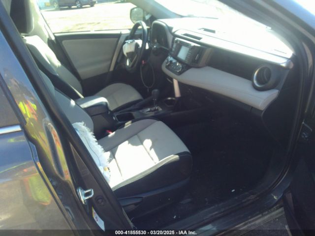 JTMRFREV9JJ742276 Toyota Rav4 Xle