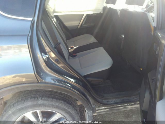 JTMRFREV9JJ742276 Toyota Rav4 Xle