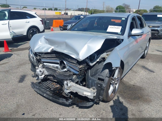 Mercedes-Benz E 300 2019 WDDZF4JB9KA582874 Image 2