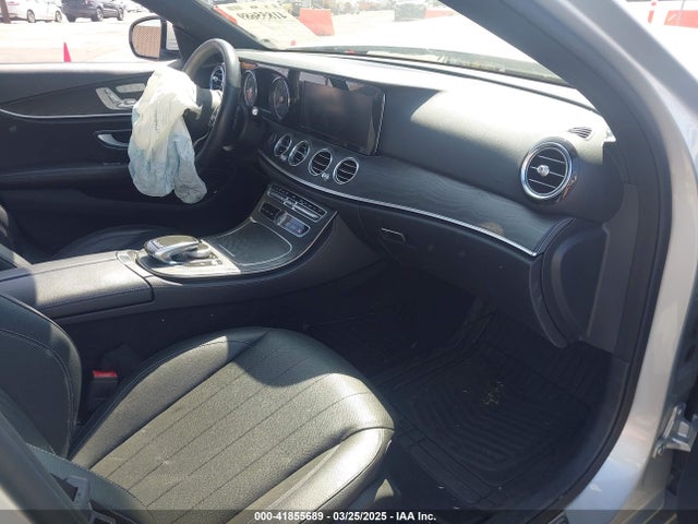 Mercedes-Benz E 300 2019 WDDZF4JB9KA582874 Image 5