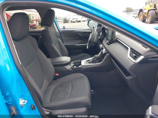 2T3G1RFV4MW165974 Toyota RAV4 LE