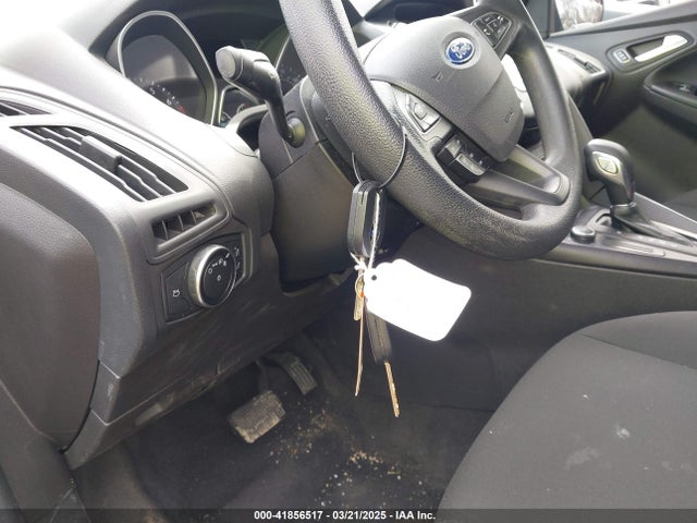 1FADP3F28HL300618 Ford FOCUS SE