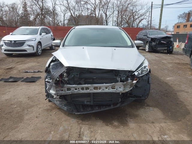 1FADP3F28HL300618 Ford FOCUS SE