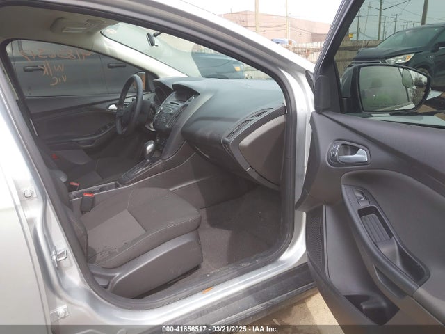 1FADP3F28HL300618 Ford FOCUS SE