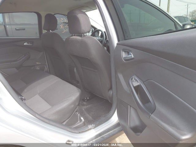 1FADP3F28HL300618 Ford FOCUS SE