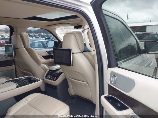 5LMJJ2LT8KEL19857 Lincoln Navigator Reserve
