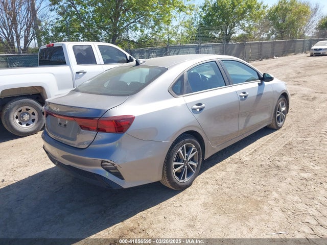 3KPF24AD1PE598940 KIA Forte Lxs
