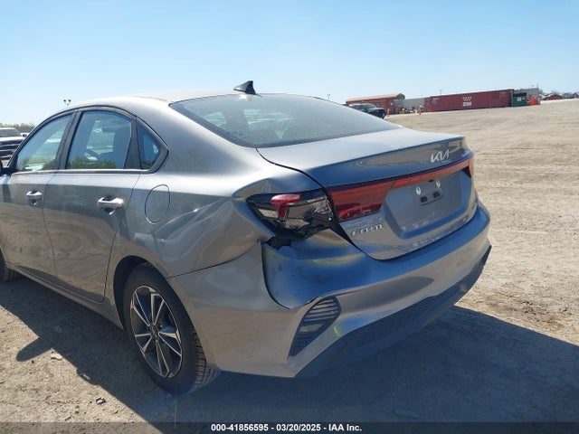 3KPF24AD1PE598940 KIA Forte Lxs