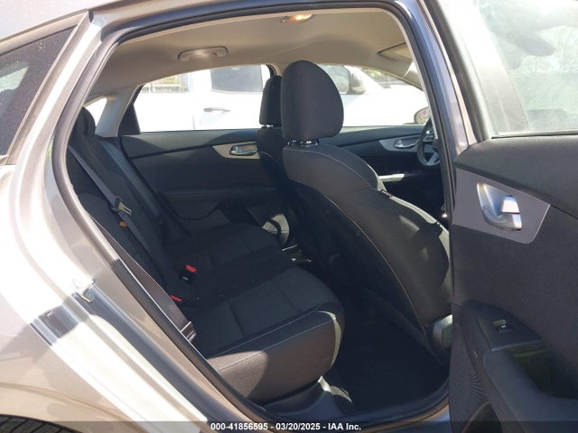 3KPF24AD1PE598940 KIA Forte Lxs