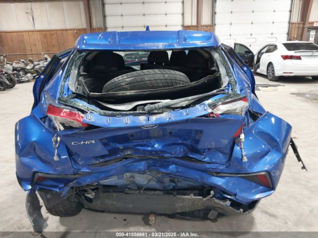 NMTKHMBX5LR112084 Toyota C-HR LE