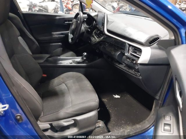 NMTKHMBX5LR112084 Toyota C-HR LE