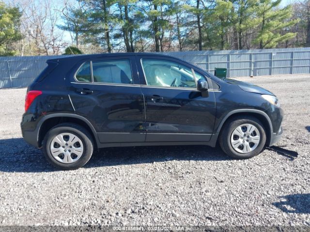 3GNCJKSB0HL158137 Chevrolet TRAX LS
