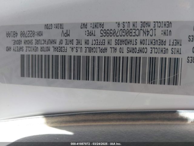 1C4NJCEB0GD709965 Jeep Compass Latitude