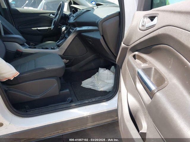 1FMCU9GXXGUC29728 Ford ESCAPE SE