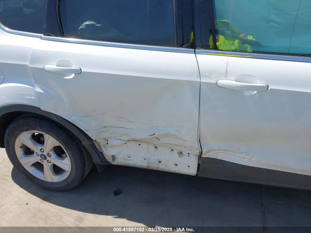 1FMCU9GXXGUC29728 Ford ESCAPE SE