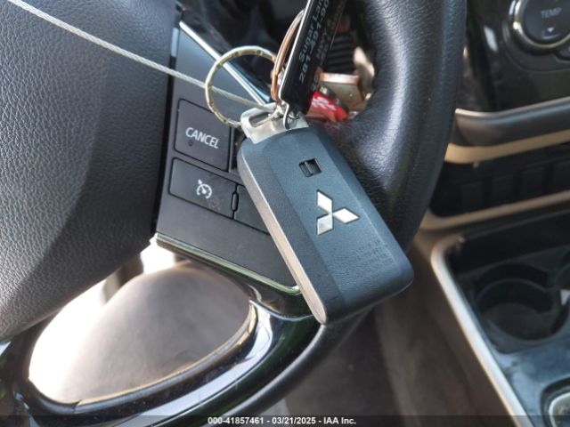JA4AD3A30HZ054841 Mitsubishi Outlander Sel