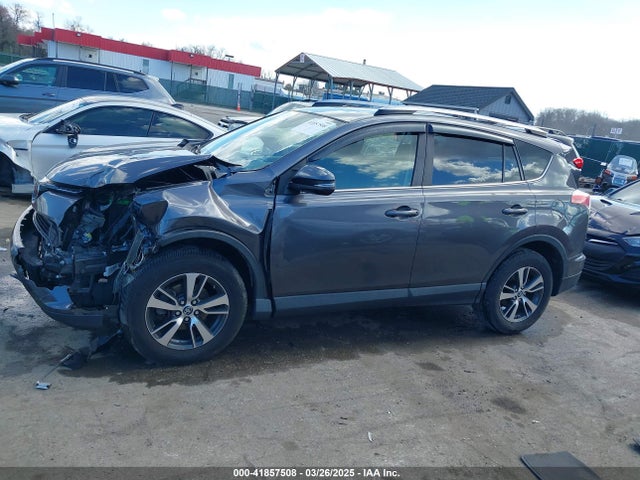 Toyota Rav4 Xle 2017 JTMRFREV2HJ143648 Image 14