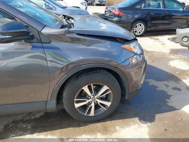Toyota Rav4 Xle 2017 JTMRFREV2HJ143648 Image 18