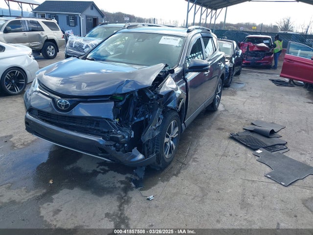 Toyota Rav4 Xle 2017 JTMRFREV2HJ143648 Image 2
