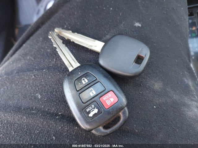 41857552 :رقم المزاد ، 2T1BURHE7FC312915 vin ، 2015 Toyota Corolla Le Plus مزاد بيع