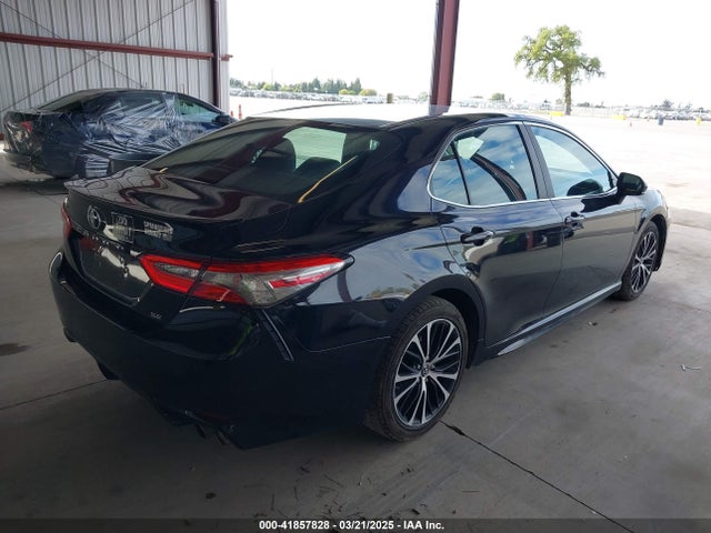 4T1B11HK8JU575695 Toyota CAMRY SE