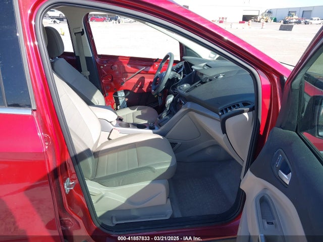 1FMCU0GX9GUB70800 Ford ESCAPE SE