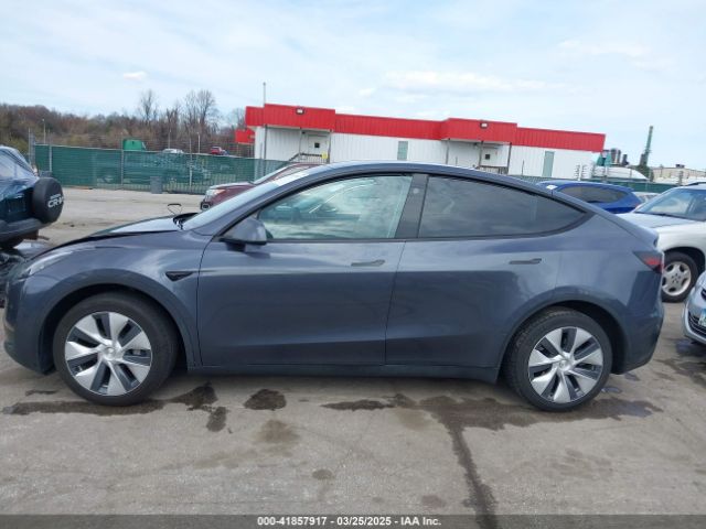7SAYGAEE1PF842823 Tesla Model Y