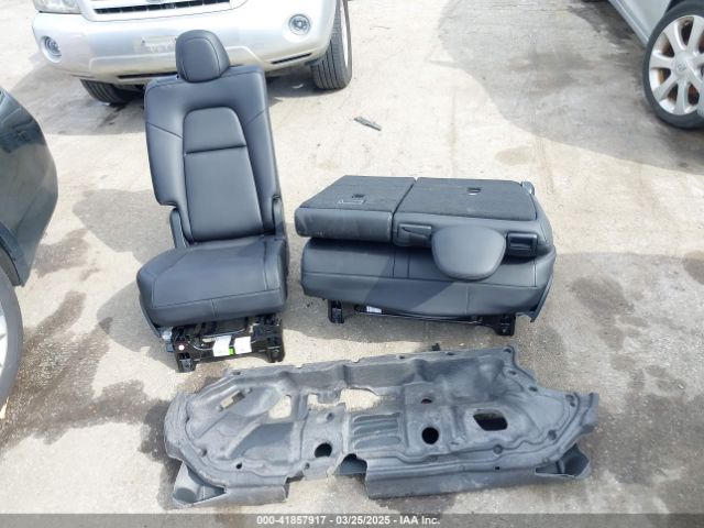 7SAYGAEE1PF842823 Tesla Model Y