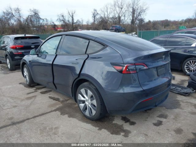 7SAYGAEE1PF842823 Tesla Model Y