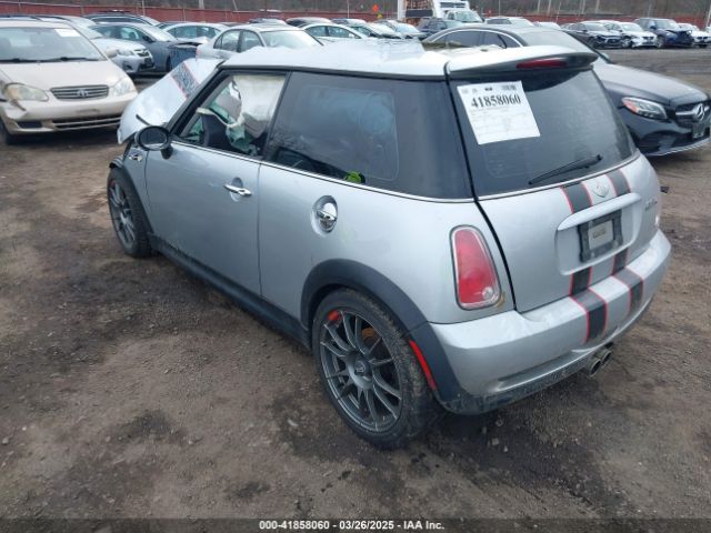2006 MINI COOPER S WMWRE33546TL23876 Photo 2