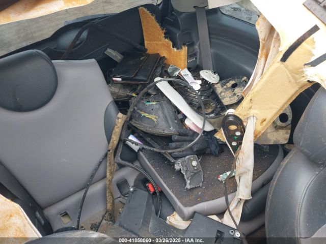 2006 MINI COOPER S WMWRE33546TL23876 Photo 7