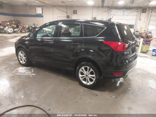 1FMCU9GD4KUA83731 Ford ESCAPE SE