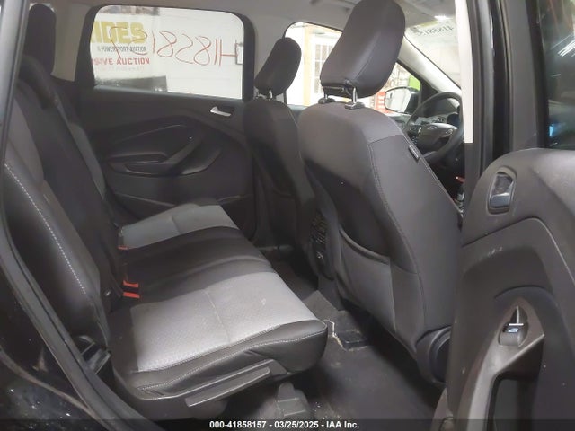1FMCU9GD4KUA83731 Ford ESCAPE SE