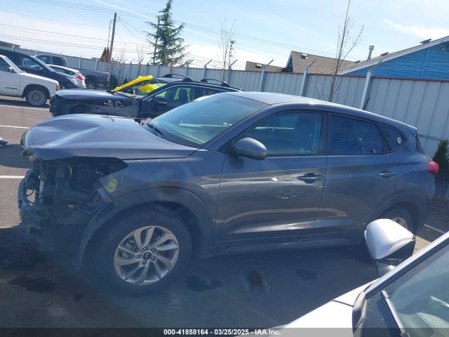 KM8J23A41HU535520 Hyundai TUCSON SE