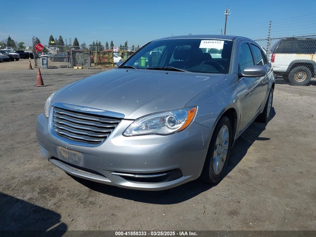 1C3CCBAB3EN231263 Chrysler 200 LX