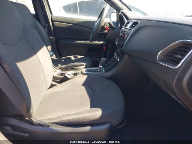 1C3CCBAB3EN231263 Chrysler 200 LX