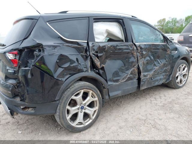 1FMCU9J9XHUD97624 Ford Escape Titanium