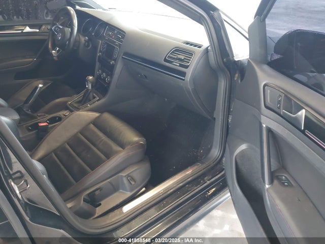 3VW5T7AU2FM025640 Volkswagen Golf Gti 2.0t Se 4-door