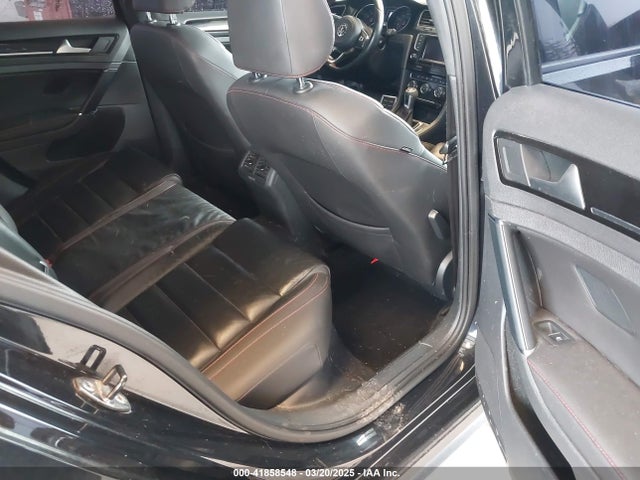 3VW5T7AU2FM025640 Volkswagen Golf Gti 2.0t Se 4-door
