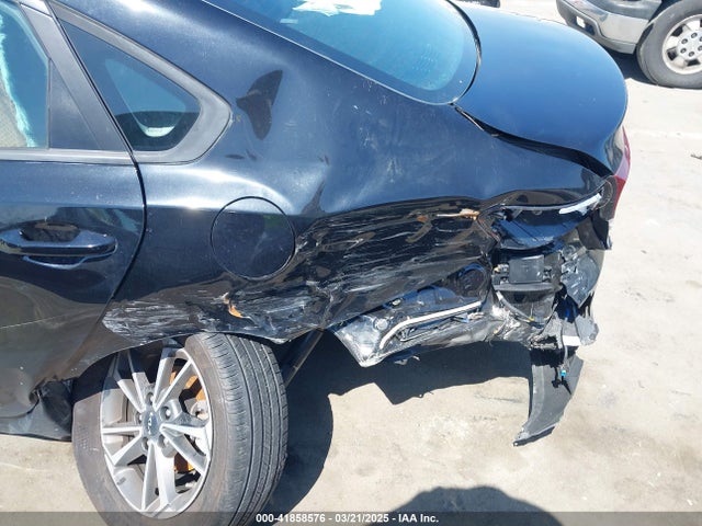 3KPF24AD8PE512846 KIA Forte Lxs