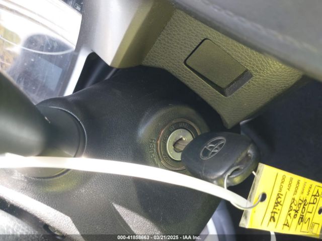 JTMZFREV0JJ161653 Toyota RAV4 LE