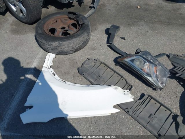 JTMZFREV0JJ161653 Toyota RAV4 LE