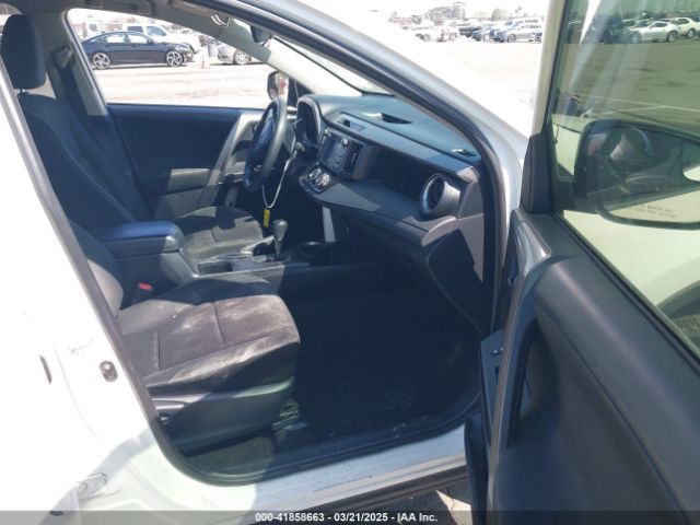 JTMZFREV0JJ161653 Toyota RAV4 LE